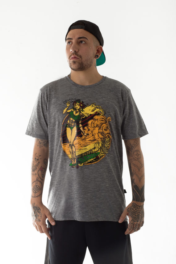 Camiseta Surfing on Skateboard